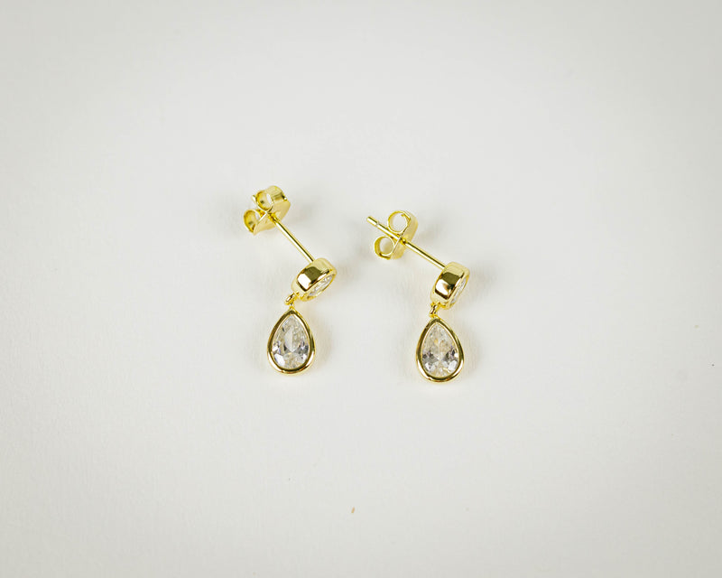 925 Silver Pear-Cut White Cubic Zirconia Stud Earring - 7Stones